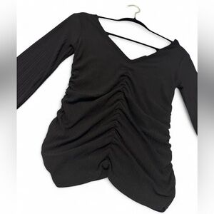 Socialite Black Ruched Long Sleeve Wide-V neck Top Size‎ Medium